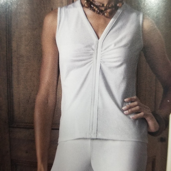 Weekenders white top - Picture 1 of 4